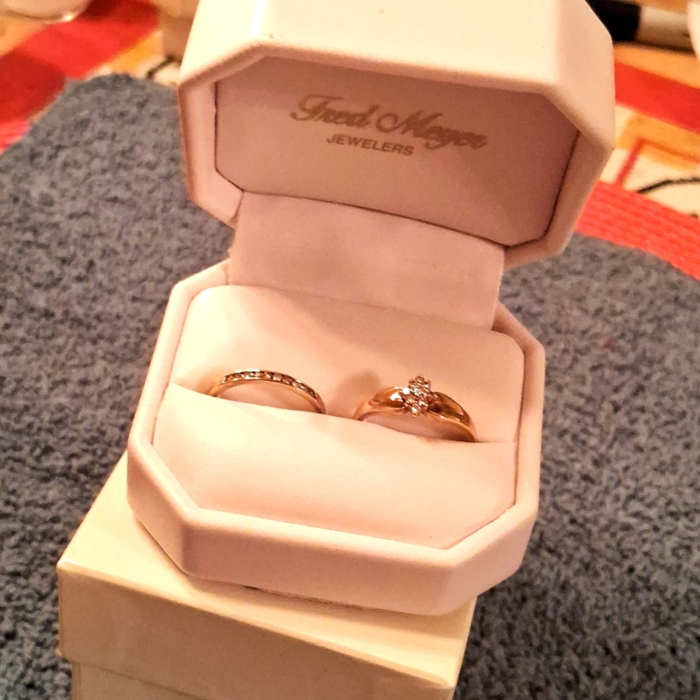 Vintage 1998,Genuine,10K,Gold, Diamonds,Engagement/Wedding Band Set/Promise Ring